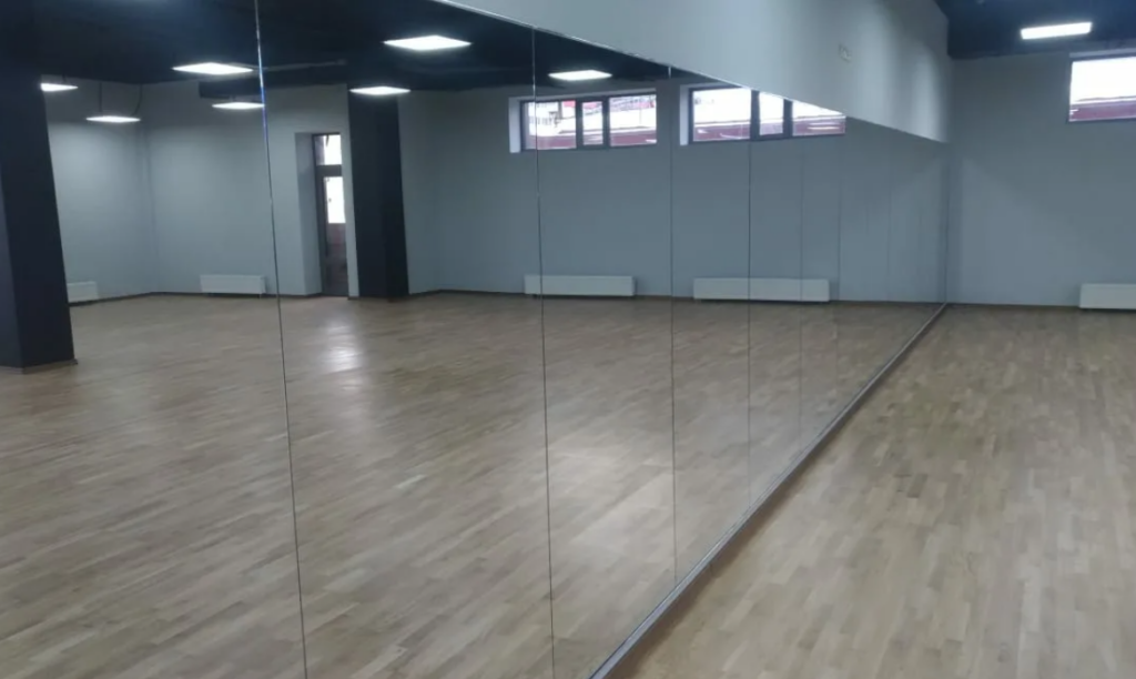 Производство зеркал для танцевальных студий на заказ